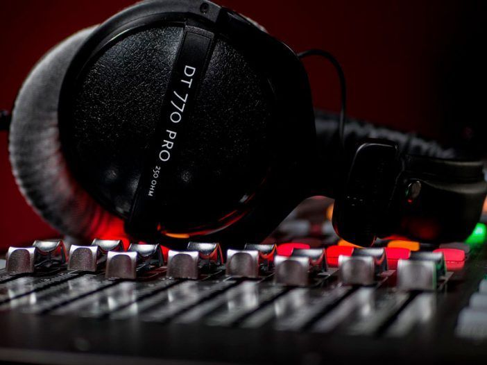 En este momento estás viendo Programación socio-religiosa en radio y televisión desde el 20 de febrero