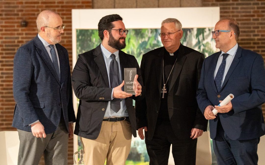 En este momento estás viendo Javier Attard recibe el XVI Premio `Lolo´ de Periodismo Joven que otorga la UCIPE